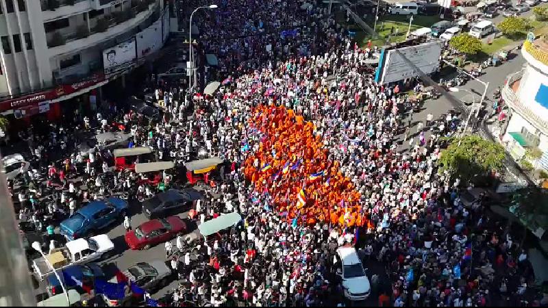 Cambodge, 500 000 Manifestants demandent « la Démission de Hun Sen et une Réélection »