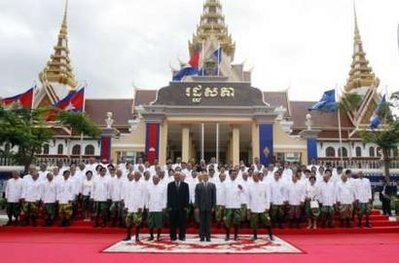 Roi Norodom Sihamoni invite les 2 partis pour l’ouverture de l’Assemblé, le 23/09/2013